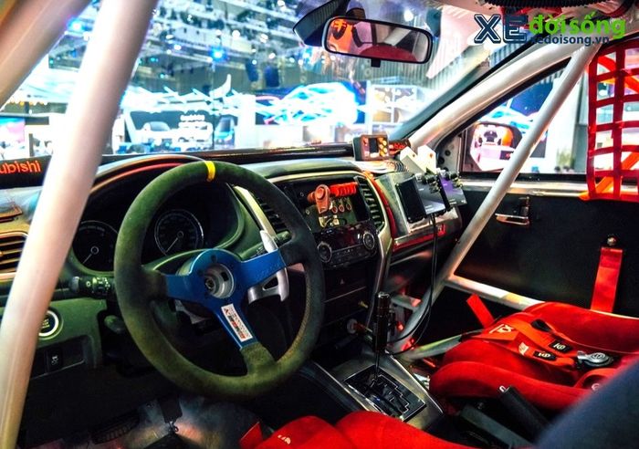 Tampilan kabin modifikasi Mitsubishi Triton garapan AKA Racing, Vietnam