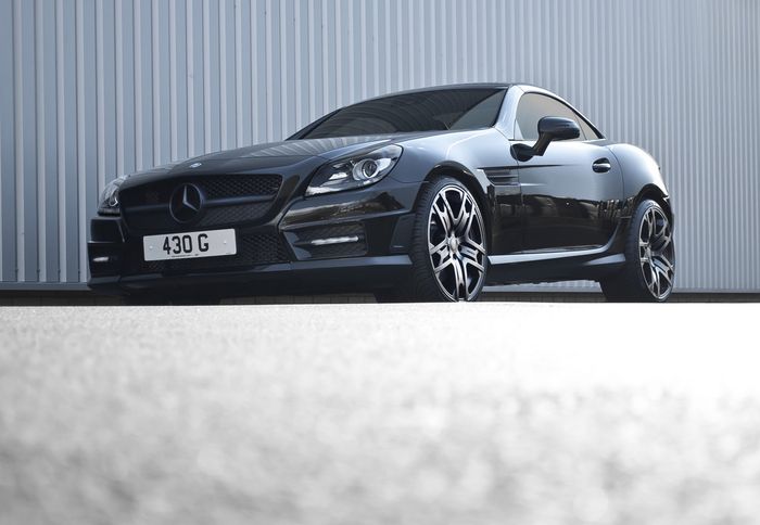 Modifikasi Mercedes-Benz SLK 200 hasil garapan Kahn Design, Inggis