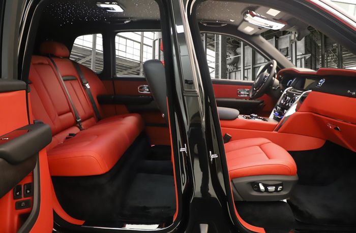 Tampilan kabin modifikasi Rolls-Royce Cullinan sedikit dibenahi