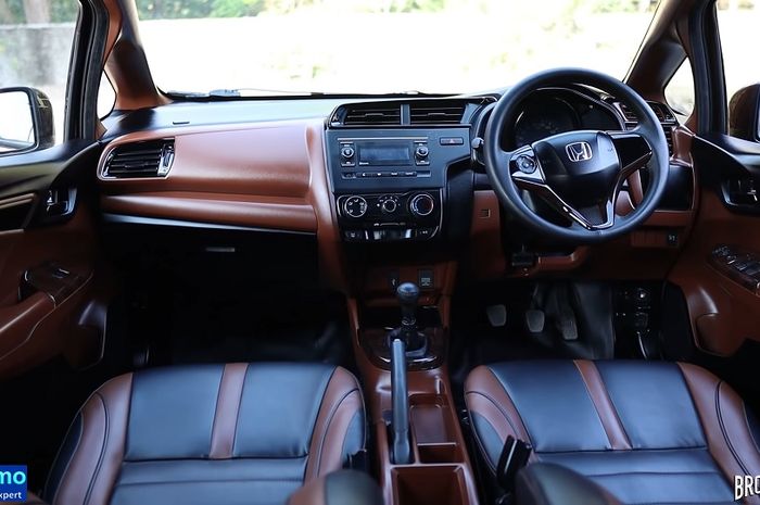 Ilustrasi kabin yang senyap karena memasang peredam suara mobil