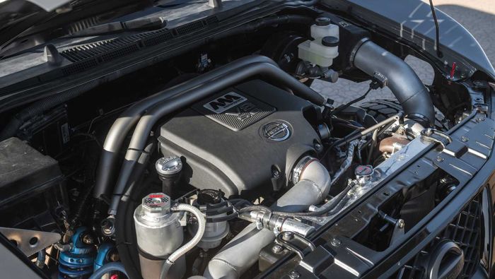 Mesin Nissan Titan V8 berkapasitas 5.600 cc dengan turbo lansiran Garrett pada Nissan Frontier