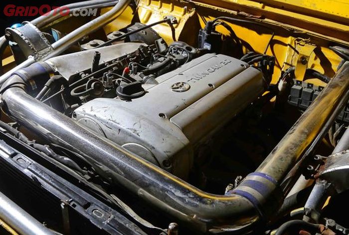 Ruang mesin Suzuki Jimny dipasangi mesin Toyota 4A-GE 20 Valve, menggantikan mesin G13B. Dipasangi ECU Haltech Platinum Sprint 500. Mesin anyar ini bisa menghasilkan tenaga 160 hp dan torsi 162 Nm.