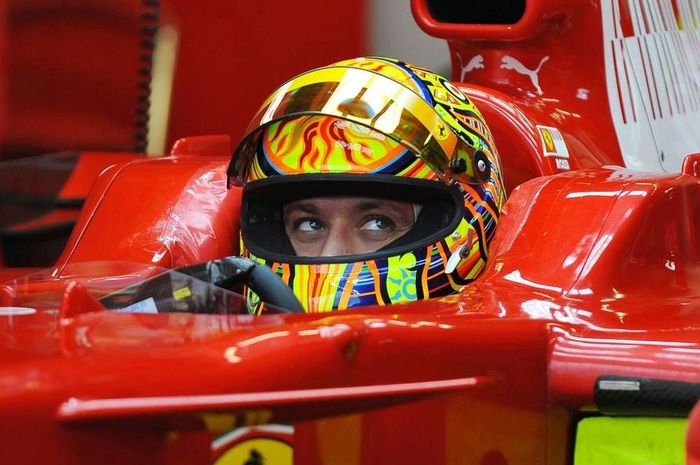 Valentino Rossi sudah sering tes mobil F1 Ferrari