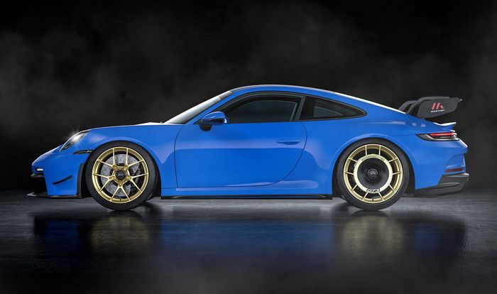 Modifikasi Porsche 911 GT3 mendapat pelek baru warna emas