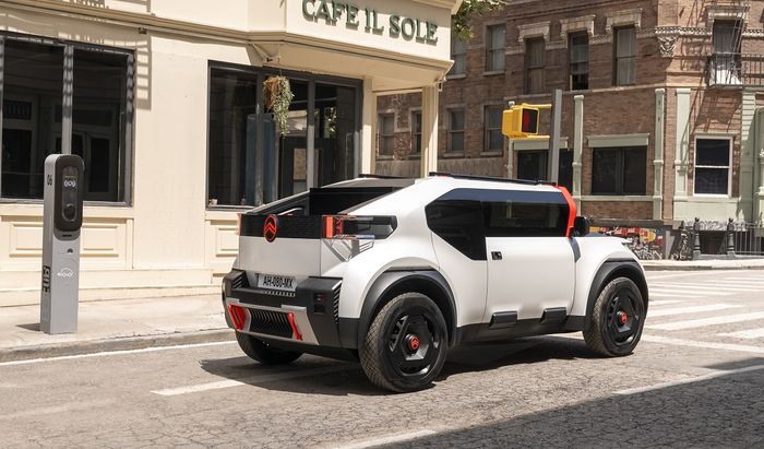 Citroen oli hadir dengan desain kotak yang berbeda dari Citroen sebelumnya.