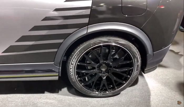 Mitsubishi Eclipse Cross Street Sport pakai pelek Rays ukuran 20 inci