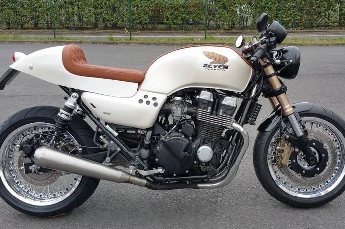 Honda CB750F2 Sevenfifty &ldquo;Hermes&rdquo; cafe racer besutan Raspo Custom Garage