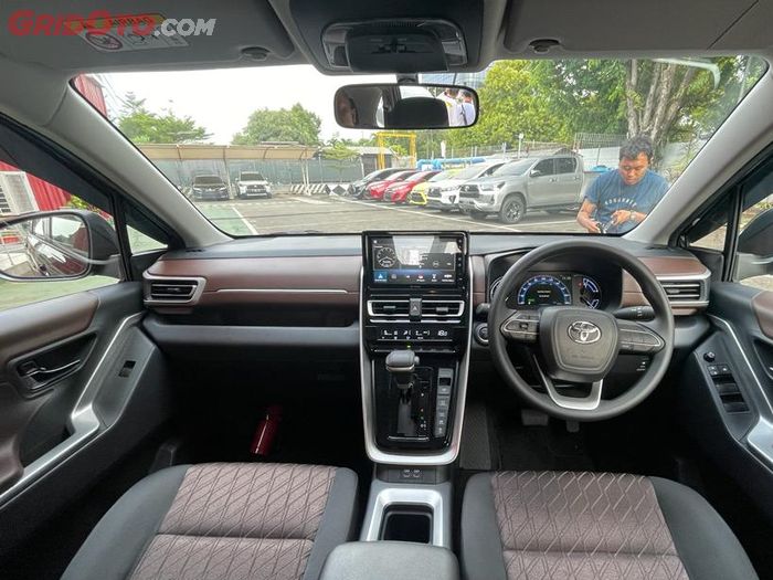 Interior Toyota Kijang Innova Zenix G Hybrid