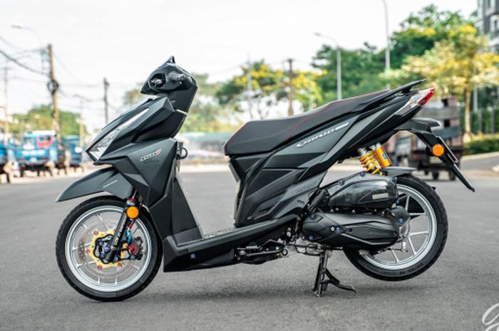 Suspensi belakang pakai shock Ohlins