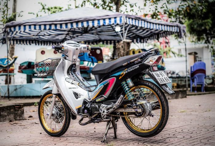 Modifikasi Honda Wave S yang begitu mewah