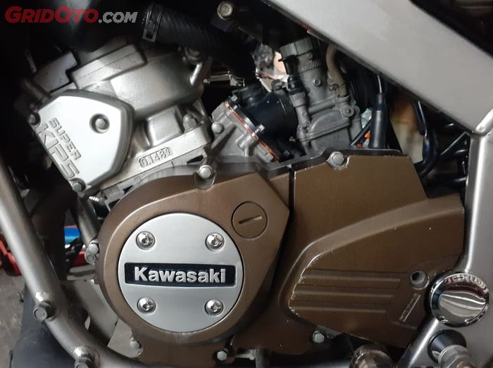 Mesin Kawasaki Ninja R porting polish dan upgrade kelistrikan