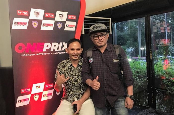Medya Saputra (kiri) bersama Achos Lalang (kanan) hadir langsung di launching Oneprix 2019