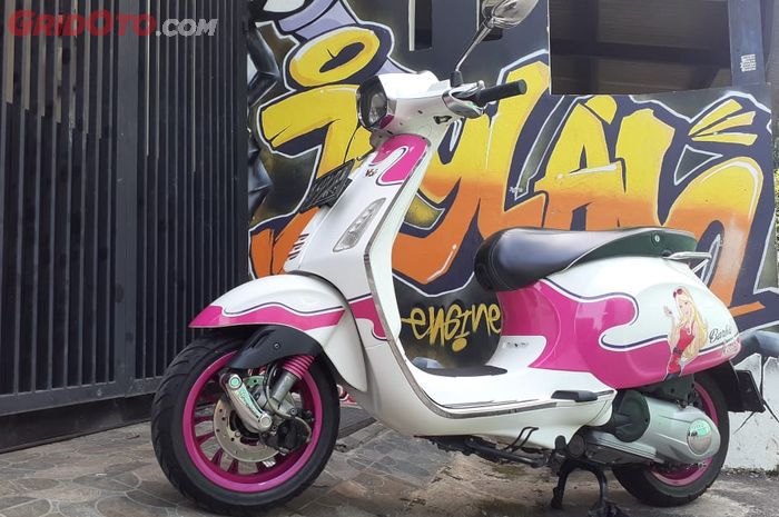 Modifikasi Vespa Sprint 150 ala mama cantik, body gaya feminim performa mesinnya gesit.