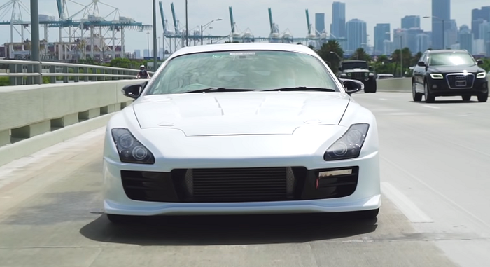 Ubahan fascia depan ini seakan mirip dengan Honda S2000