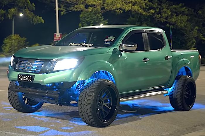 Nissan Navara NP300 tampil beda kena repaint dan pakai lampu kolong