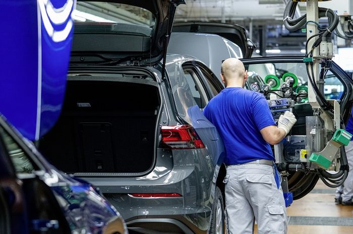 VW dikabarkan akan membuka kembali seluruh pabriknya di Jerman pada 9 April 2020.