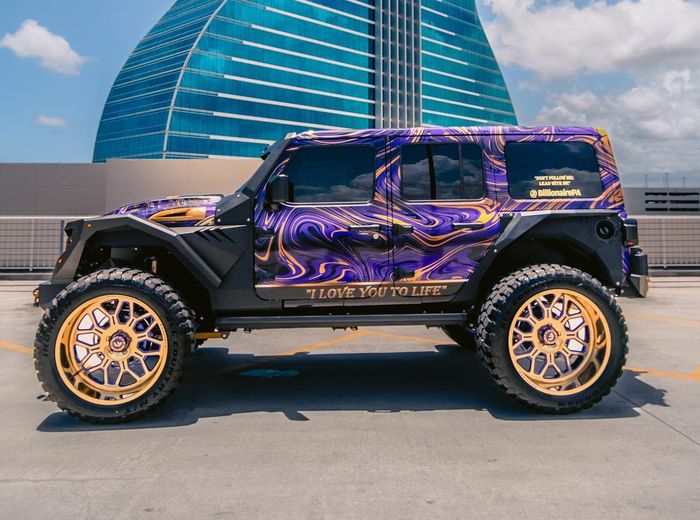 Modifikasi Jeep Wrangler JL nyentrik pasang pelek 32 inci lansiran Forgiato