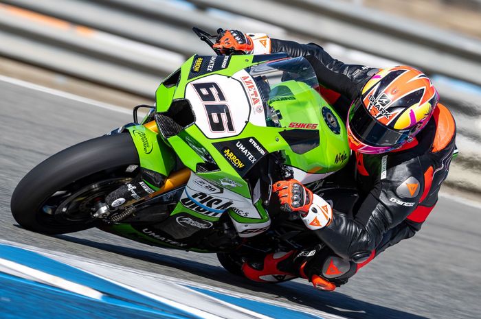 Tom Sykes melakukan aksi pertamanya mengendarai motor Kawasaki ZX-10RR dalam tes musim dingin di Sirkuit Jerez menyambut WorldSBK 2023