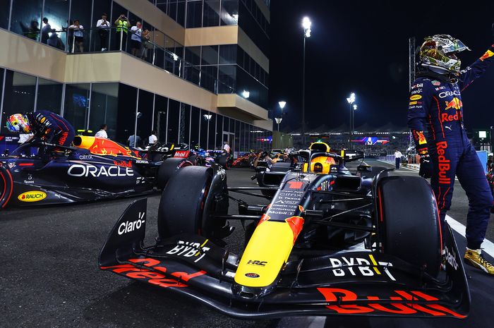 Max Verstappen yang meraih pole position F1 Abu Dhabi 2022, ikut membantu Sergio Perez menempati posisi kedua
