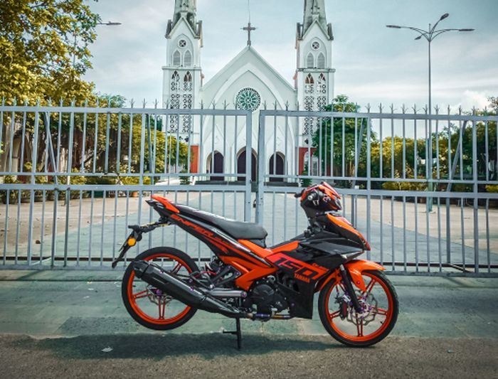 Kedua kaki-kakinya juga makin sangar