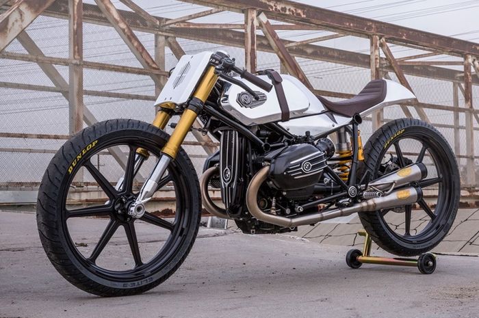 BMW R NineT custom board tracker-cafe racer dari Roland Sands Design