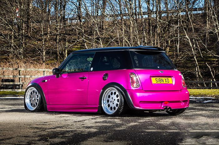 Modifikasi MINI Cooper S ini masih berlanjut ke dalam kabin