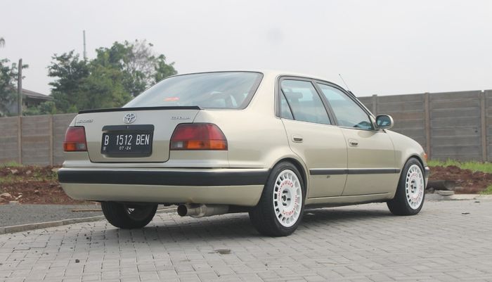 Toyota All New Corolla 1997 gaya simpel pakai pelek reli