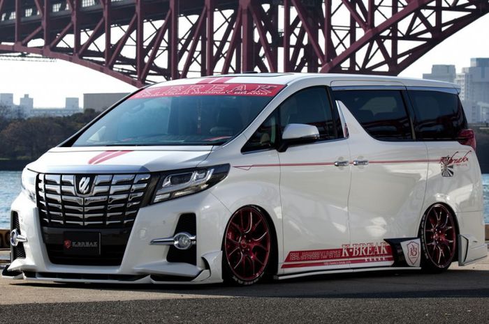 Toyota Alphard garapan K-Break