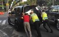Ketahui Titik Aman Untuk Mendorong SUV Biar Bodi Enggak Penyok 