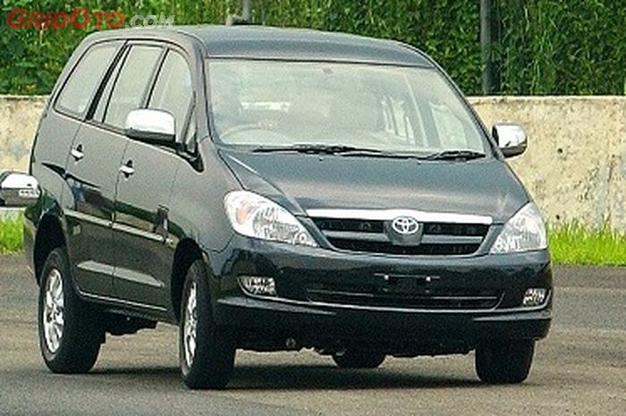 Ilustrasi Toyota Kijang Innova diesel