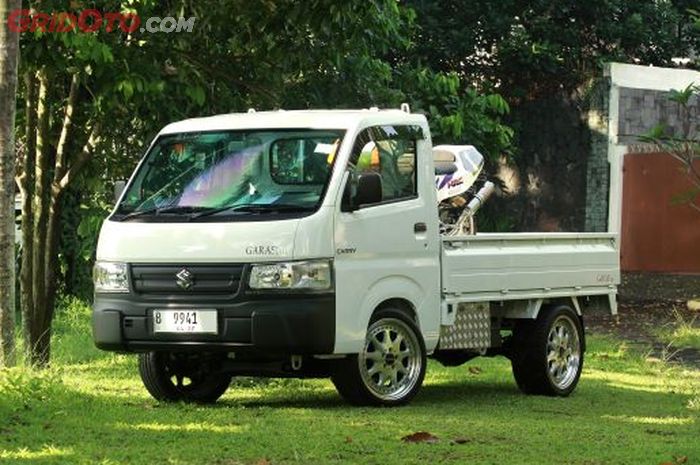 Mainan terbaru Indra Kharisma, Suzuki Carry Pick-up Wide Deck buat towing car