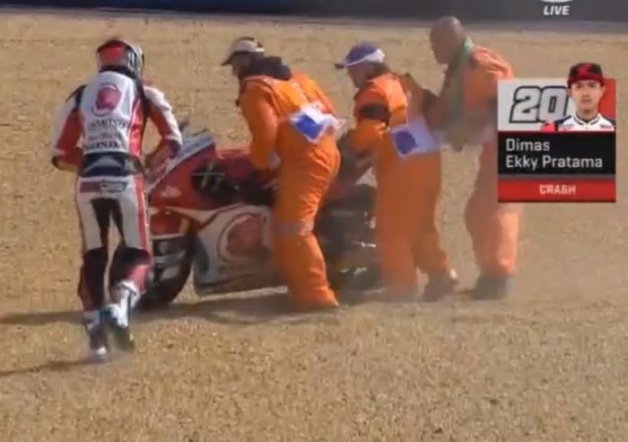 Pembalap Indonesia, Dimas Ekky mengalami crash saat sesi FP1 Moto2 Prancis 2019 berjalan 15 menit