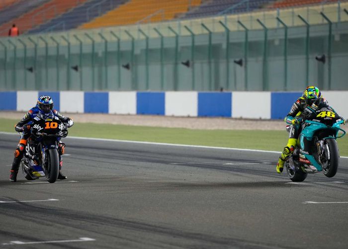 Pada MotoGP Qatar 2021, Luca Marini untuk pertama kalinya akan berbagi lintasan dan jadi rival sang kakak, Valentino Rossi