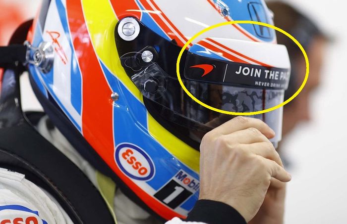 pada helm pembalap F1 ada Strip Zylon yang diperkenalkan sejak 2011