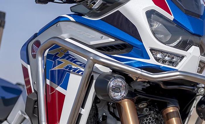 Logo pada Honda CRF1100L Africa Twin Adventure Sports