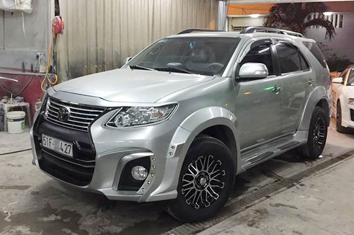 Modifikasi Toyota Fortuner lawas asal Vietnam yang tampil kekinian 