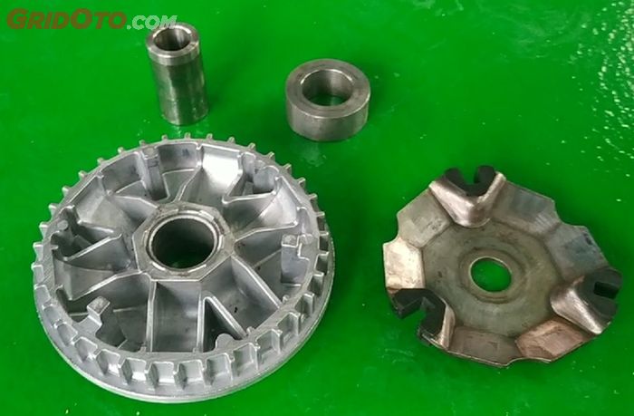 Pulley dibuatkan bushing khusus agar menjadi fix ketika mesin bekerja