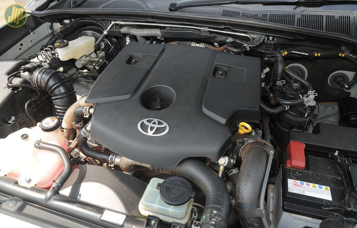 Mesin Toyota New Hilux 2GD-FTV 2.393 cc. Kapasitasnya sedikit lebih kecil