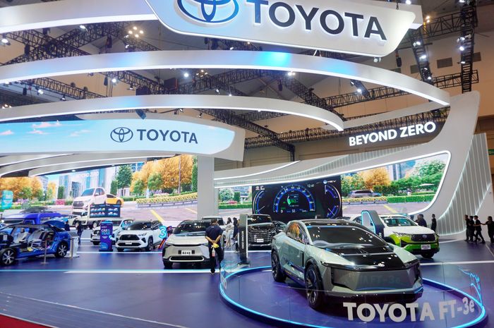 Booth Toyota di GIIAS 2024.