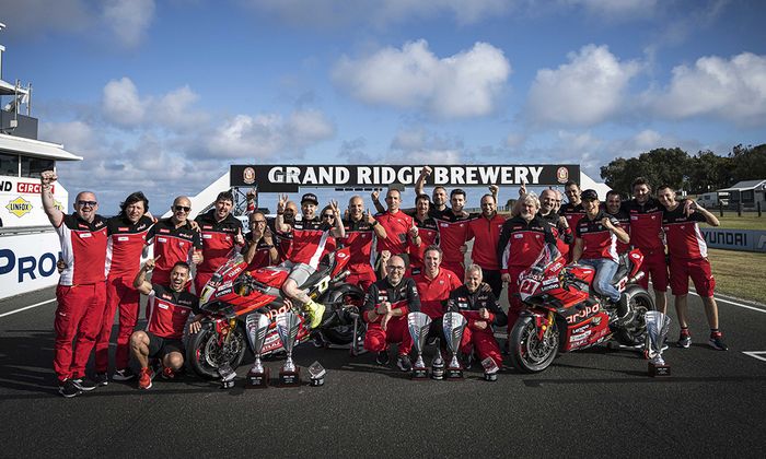 Ducati merayakan hasil sempurna balapan WorldSBK Australia 2023 hari Minggu, Alvaro Bautista dan Michael Ruben Rinaldi dua kali finish 1-2 di Phillip Island