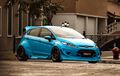 Ford Fiesta Berbaju Biru Segar, Pasang Wide Body Kit Makin Agresif
