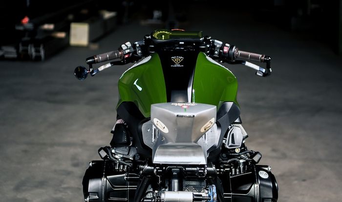 Tampang BMW R1200R custom VTR dari belakang
