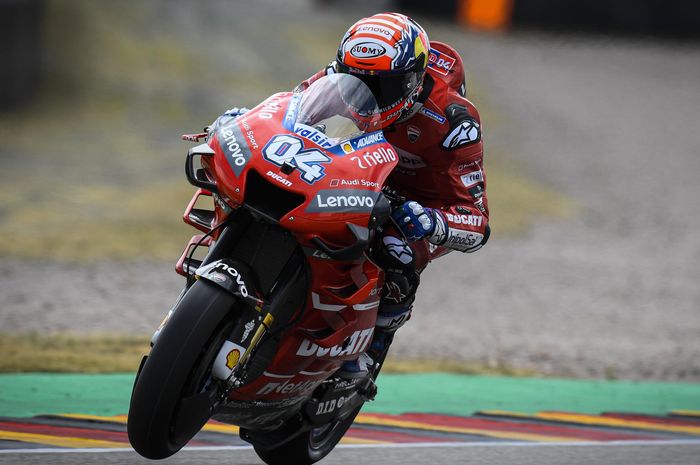 Andrea Dovizioso mengalahkan Marc Marquez di menit-menit akhir, sementara Valentino Rossi sukses masuk 10 besar, berikut hasil FP1 MotoGP Ceko