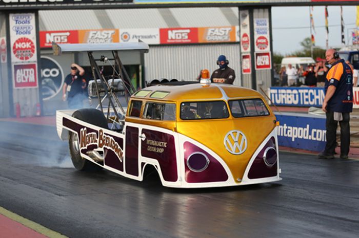VW Pikap tua dimodifikasi jadi mobil balap drag