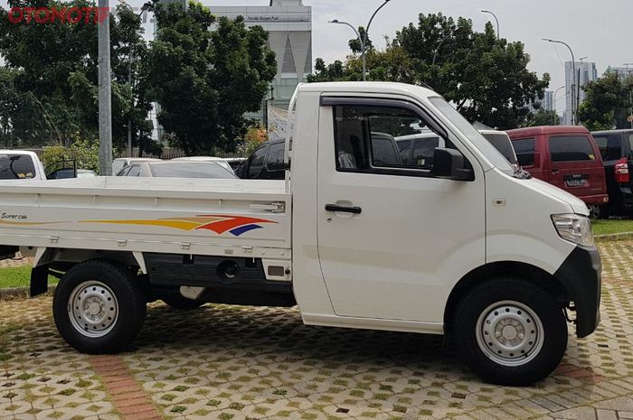 Sokon Supercab memiliki dimensi paling besar di bandingkan Grand Max PU dan Suzuki Carry Pick Up