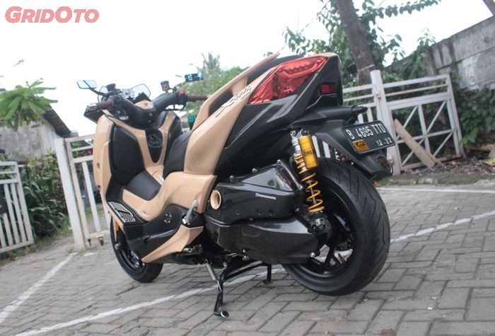 Tampak belakang Yamaha XMAX modifikasi