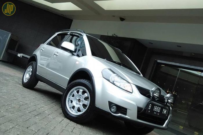 Modifikasi Suzuki SX4 rally look