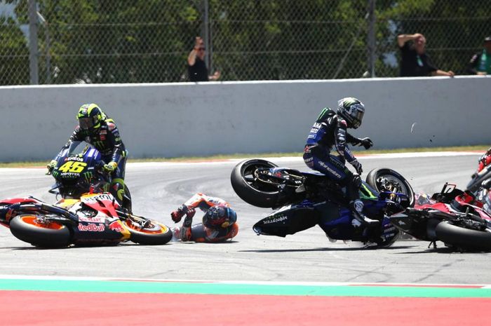 Crash lap kedua MotoGP Catalunya 2020
