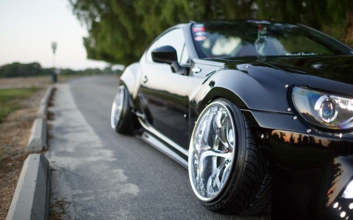 Tampilan samping Toyota 86 pakai body kit Aimgain