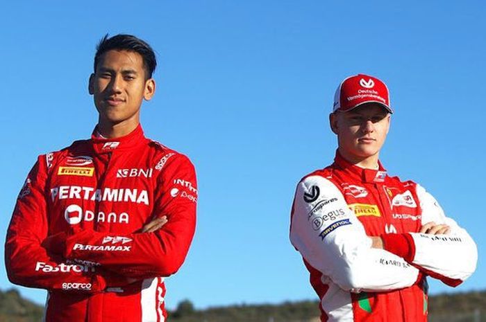 Pembalap tim Prema Racing, Sean Gelael dan Mick Schumacer sudah menjalani aktivitas pertamanya dalam tes pramusim F2 2019